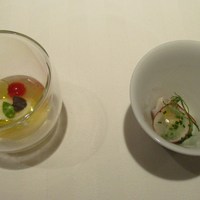 オマージュ - アミューズ・ブッシュ（自家製モッツアレラと唐墨のスープ仕立て、鰺のマリネ）