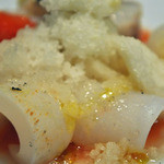 クッチーナ イタリアーナ ガッルーラ - 師崎産 「新イカ（甲イカの子）」の炙り　トマトのガスパチョと玉ねぎのジェラート