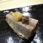 すし匠 - 定番の秋刀魚の肝＆大根おろし乗せ・・。