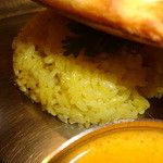 ナンの下にクミンライスが・・・