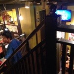 タイ東北料理 イサーン・キッチン - ロフト席から下を見た図