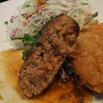 華乃家 - 《2709》ハンバーグの割れ目からは肉汁が。