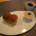 ヨモギ入り食パン　豚のリエット　ムース