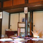 腰掛庵 - 喫茶室（左端が階段）＠2010/5