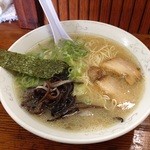 長浜ラーメン一撃 - ラーメン全景。