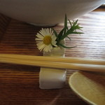 cafe コメマメイモ - 箸置きにもさりげない心配り♪