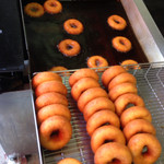 大久保商店 - 目の前で次々と揚がる豆乳ドーナツ