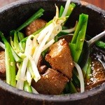 Kimoya - 石焼ニラレバ炒め。肝屋の定番料理。名古屋NO.1の味。