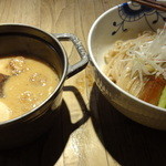 和醸良麺 すがり - 味玉もつつけ麺