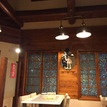 お好み焼・鉄板焼 せんべや - 店内の奥のテーブル席