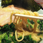 丸花 - 醤油豚骨ラーメン（ほうれん草増し）