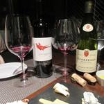 タマヤ - １階のワインshopで選んで、持ち込み料金1,000円で２階のレストランで頂けます