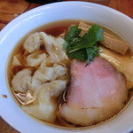 醤油わんたん麺９００円