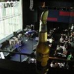 ビルボードライブ東京 - カジュアルシートは1ドリンク付き、コロナビールでスタート！