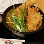 三ツ島 真打 - 2015年8月再訪
      無性に食べたくなり夜7時40分にお邪魔しました。
      客も引いたあとのようですぐに着席できました。
      今回は、とり ちくわ天カレーをいただきました。
      大きいサイズのとり天は3個ごろごろ。