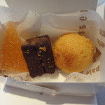 miura - 小菓子（グレープフルーツのゼリー、チョコレートケーキ、メープルクッキー）