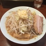 メガガンジャ - ラーメン720円野菜ちょいマシ、ニンニク