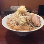 メガガンジャ - ラーメン720円野菜ちょいマシ、ニンニク