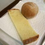 ポエシア - ブリオッシュ　クルミとレーズンのフォカッチャ