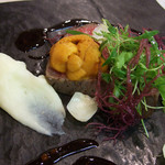 ポエシア - 阿波牛イチボのローストと北海道産ウニ
      ワサビ風味の赤ワインソース