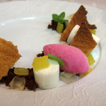 ポエシア - ココナッツのムースをパイナップルピニャコラーダ仕立て