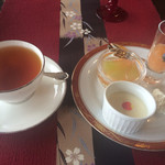 グランドビュー - デザートワゴン半分と紅茶