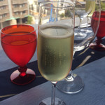 グランドビュー - スパークリングで乾杯！食事と一緒に白ワインも頂きました