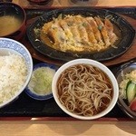 きそば 札幌 小がね - かつ丼１，０００円＋そば１００円