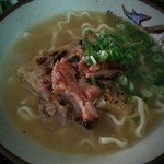 麺酒処　まるまさそば - 炙り軟骨ソーキそば(小)です。