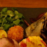 GRILL THE VOND - アンデスレッドのリヨネーズポテト、白隠元のコロッケ、新牛蒡のバルサミコ金平、ひじきと中華豆腐の生春巻き