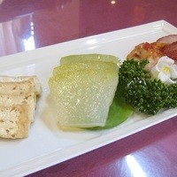 華正樓 新館 - 三種前菜の盛り合わせ