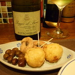 ラ ピニャータ - 付き出しと白ボトル15.9