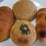 마민카 - 紅茶メロンパン＠200、粒あんパン＠200、バターブレッド＠150、ソーセージパン＠190