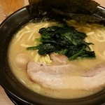 昴 - 豚骨醤油ラーメン670円