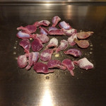 赤とんぼ - 鉄板焼き一番人気の砂肝のガーリック炒め（＾Ｏ＾）
