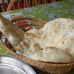 サンライズ - ナンのおかわり