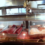 横浜西口 居酒屋さがみ - ガラスケースの魚たち