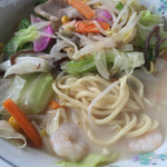 キッチン すずたとうげ - 2015年9月上旬 ちゃんぽん麺 量は少なめです。
      