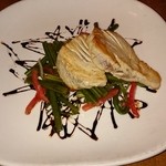 The Three Fat Pigs - 本日のおすすめ焼き魚  ワイピオわらびサラダ