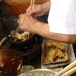 Maruzen - 天ぷら 満る善 ＠森下 天丼の天ぷらは熱した丼汁に潜らせます