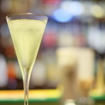 ヤナガセ - グリーンアラスカ。凛としたショートカクテルの似合うお店です