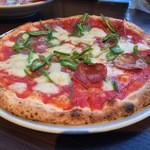 イタリアン クアトロ - 本日の気まぐれカプリチョーザ（サラミと万願寺唐辛子のピリ辛アラビアータ）