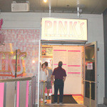 Pink's Hot Dogs - オーダーカウンター入口