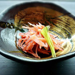 浪漫家 - こちらが梅ろまん！
      やげん軟骨ととびこのコリコリ、プチプチ、最高の歯ごたえ食感を演出します。