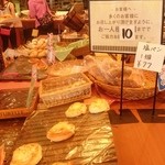 パン・メゾン - パンメゾン 店内塩パンの案内 fromグリーンロール