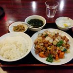 栄華楼 - 鶏肉とカシューナッツ炒め定食