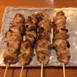 やきとり呑斗 - やきとり1人前300円です。ふんわり美味しい！