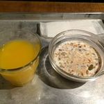 ファクトリー - 朝食セットのオレンジジュース、グラノーラ