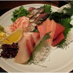 うまい寿司と魚料理 魚王KUNI - 刺身三点盛り