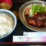 家庭料理菊正 - 味噌カツ定食(950円)
